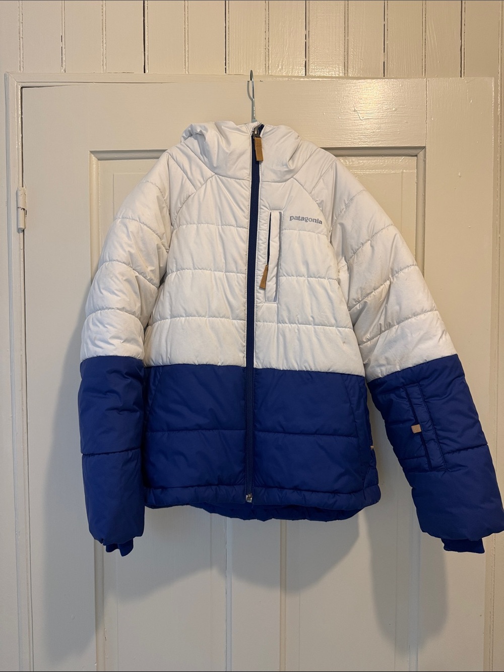 Patagonia Kids White and Blue/purple Puffer Jacket with Hood size med
